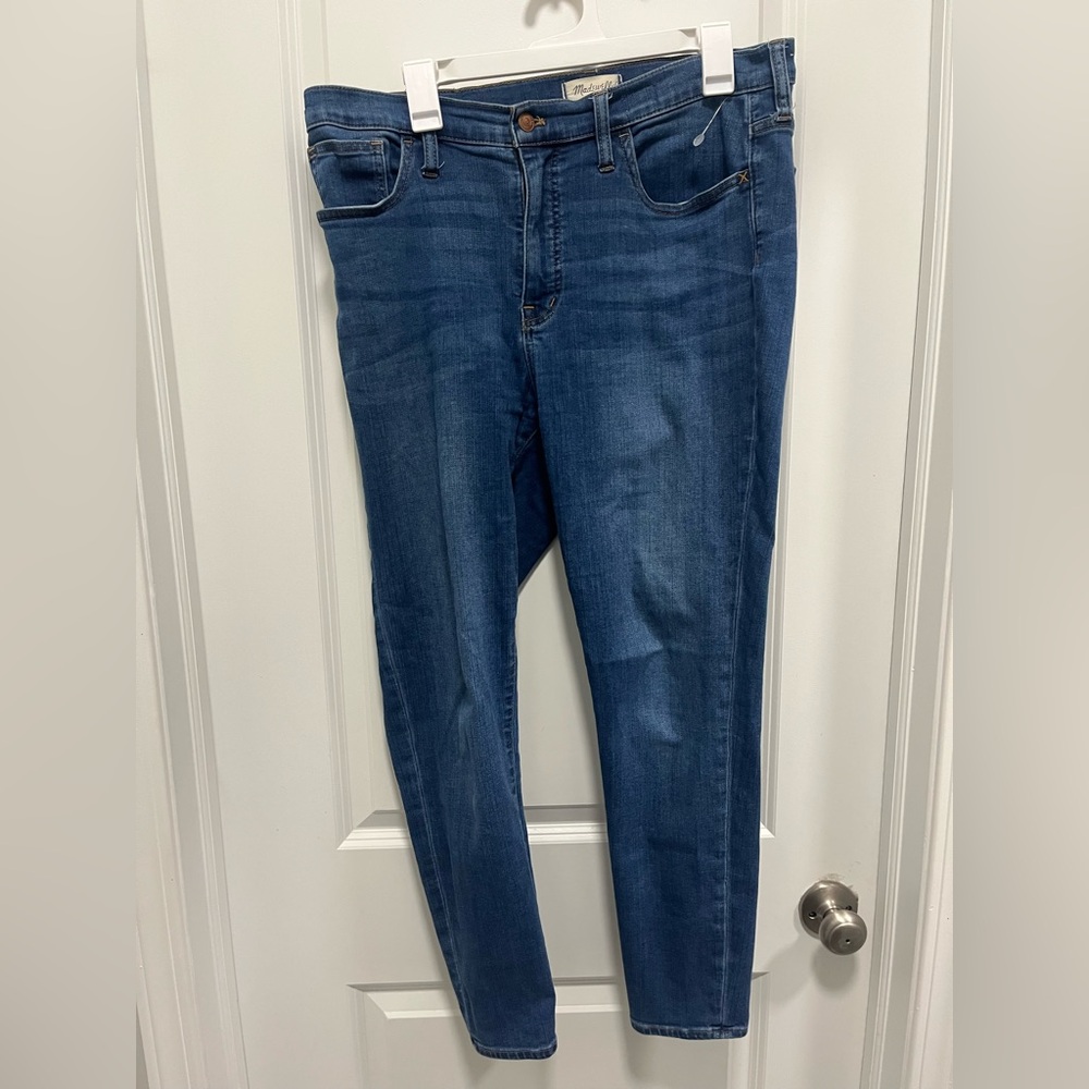 MADEWeLL Women’s Jeans Size 32 Inseam 27 Medium Wash Soft Tapered Leg
